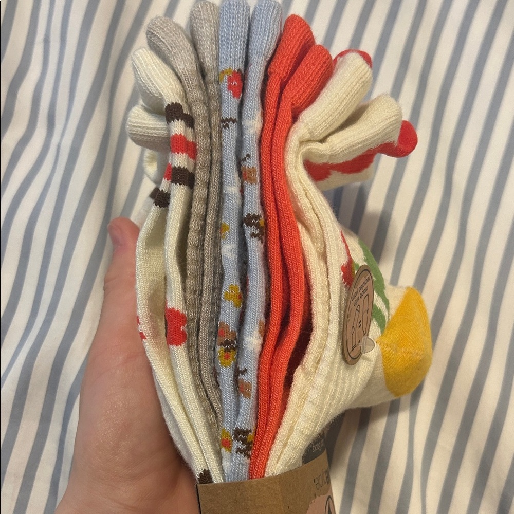 Capri Socks - Multicolor Floral Design - Picture 4 of 4